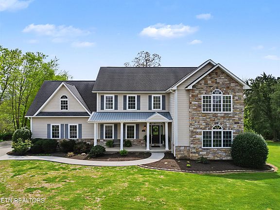 2nd image of 1323 Stonehenge Dr