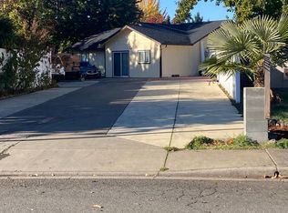 1082 Peachwood Ct, Medford, OR 97501