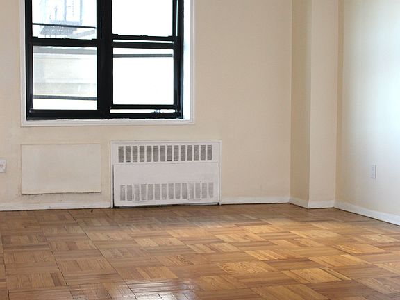 3rd image of 1100 Warburton Ave APT L4