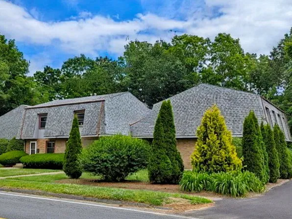 70 Riverside Dr #5, Florence, MA 01062