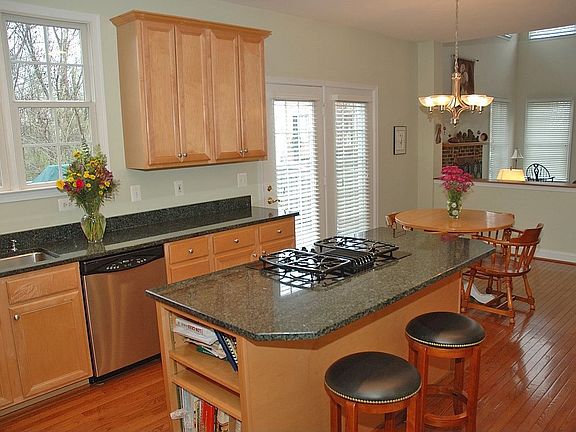 Kitchen Island/Cooktop