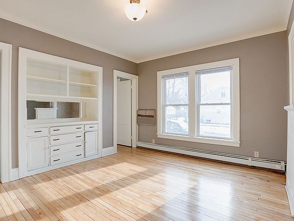 3rd image of 352 Cretin Ave N