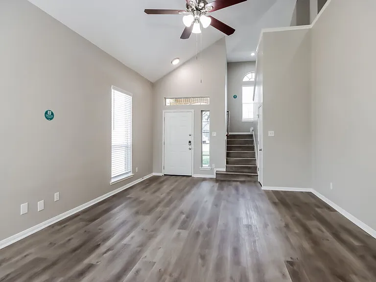 2802 Fox Mountain Dr — Photo 6