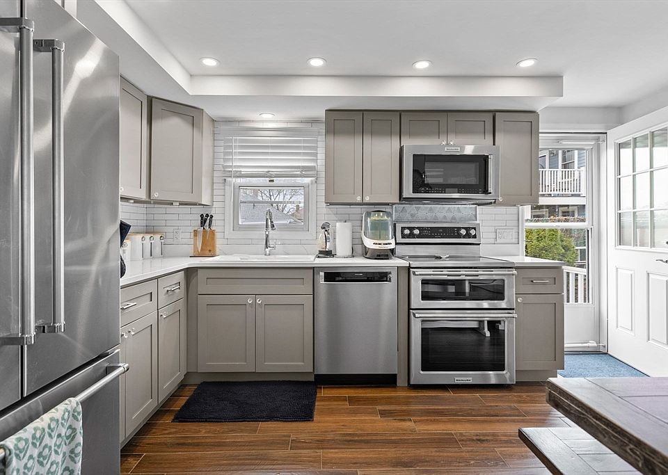 1st image of 51 Glide St #2