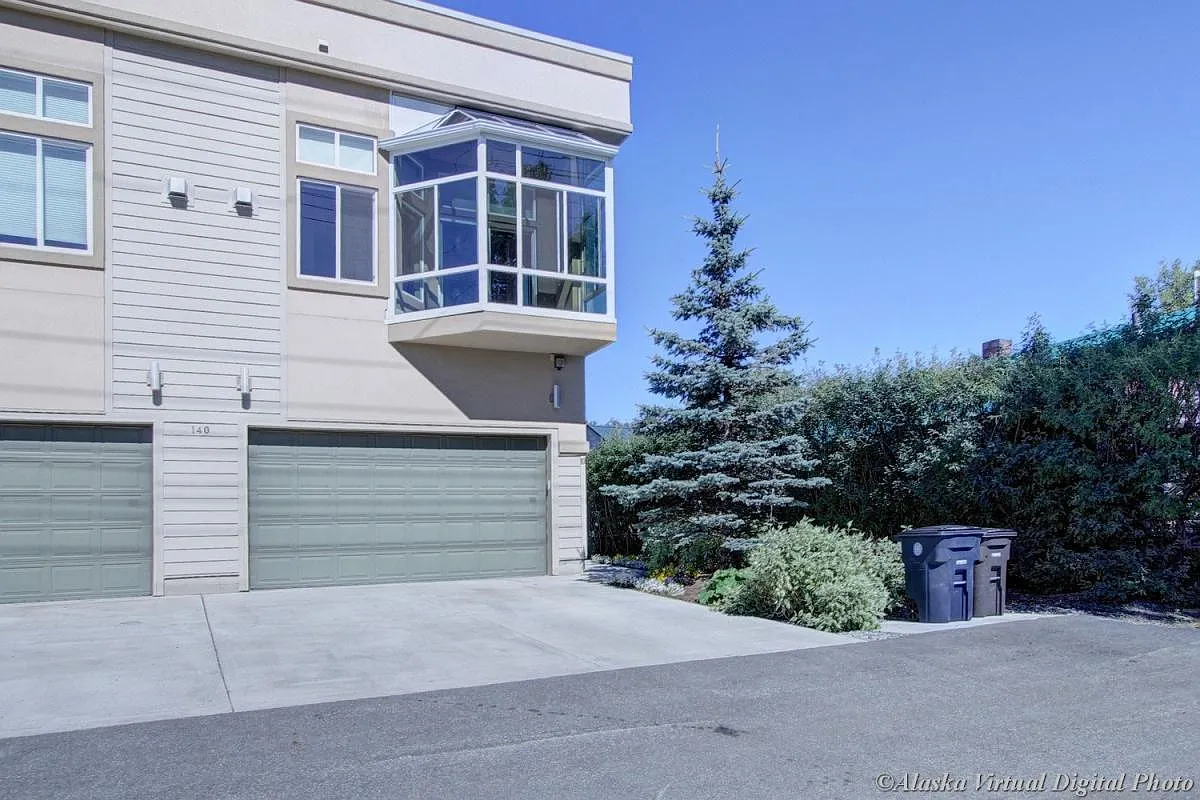 140 W 10th Avenue — Photo 2