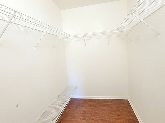 5th image of 2 Red Oak Dr #129