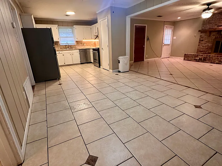 1564 Montclair Cir S — Photo 18
