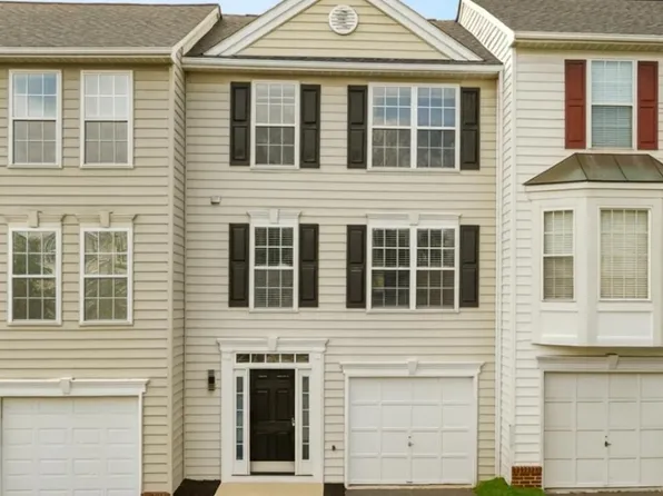 17363 Avion Sq, Round Hill, VA 20141