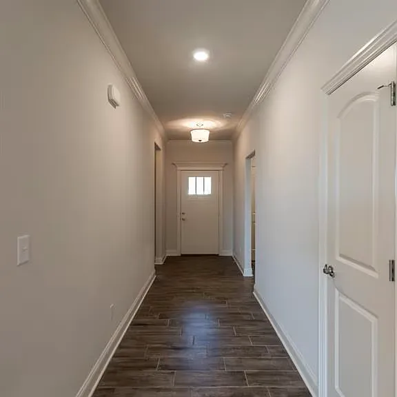430 Linda Ln — Photo 2