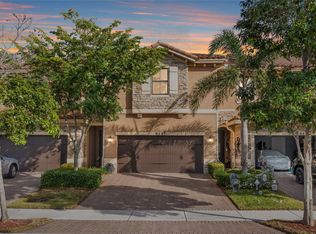 9597 Town Parc Cir N, Parkland, FL 33076
