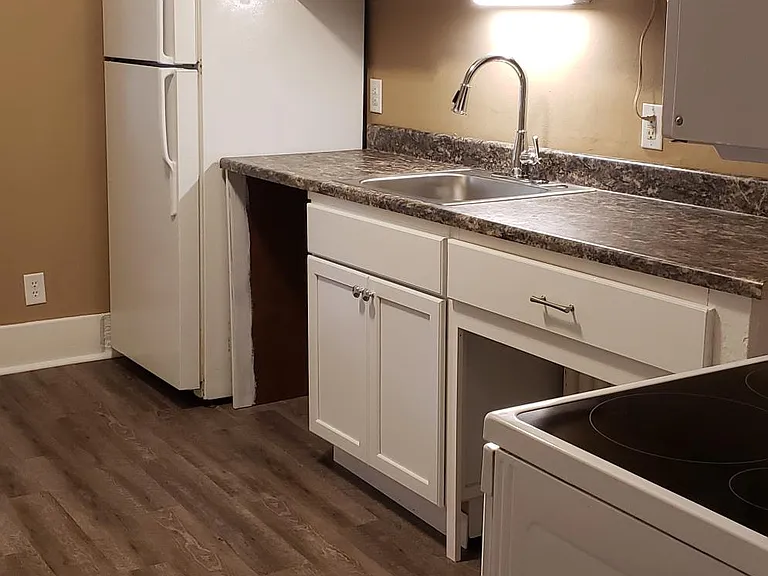 412 Woods Ave SW #4 — Photo 3