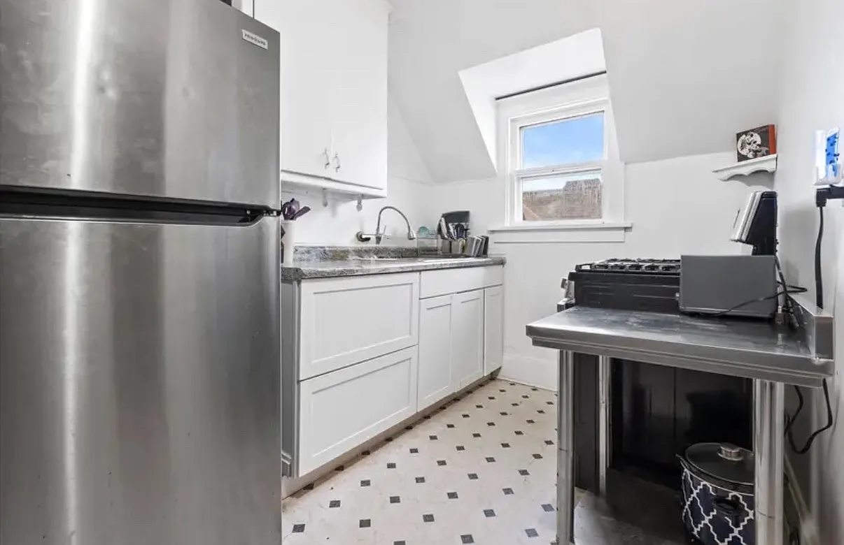 1 bed, 850 sqft, $1,050 — Photo 4