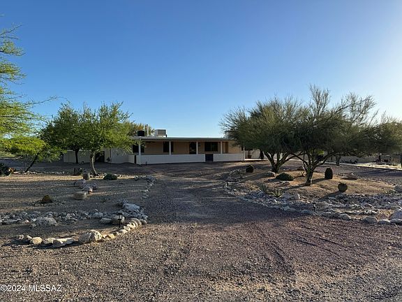 2nd image of 460 E Windy Vista Pl