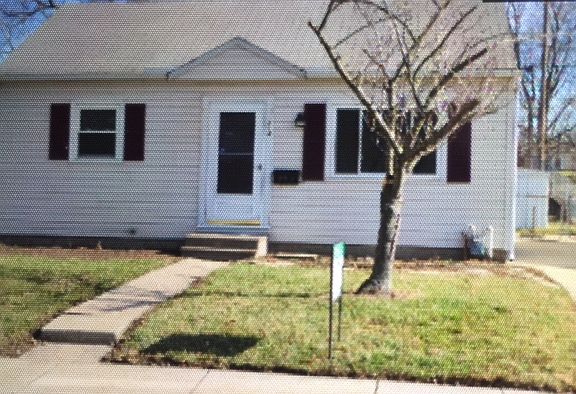 2nd image of 214 E Circle Dr