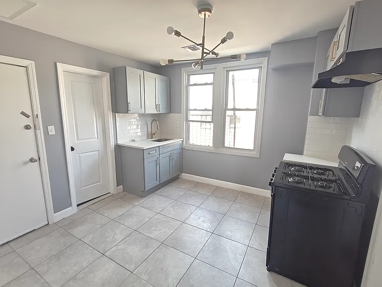 13 Rosa Parks Blvd #5 — Photo 7