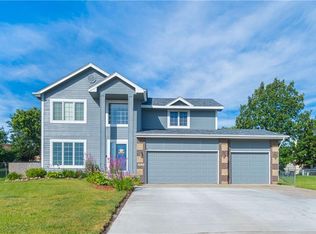 5605 Twin Circle Dr, Pleasant Hill, IA 50327
