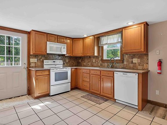 3rd image of 17 Kelsey St