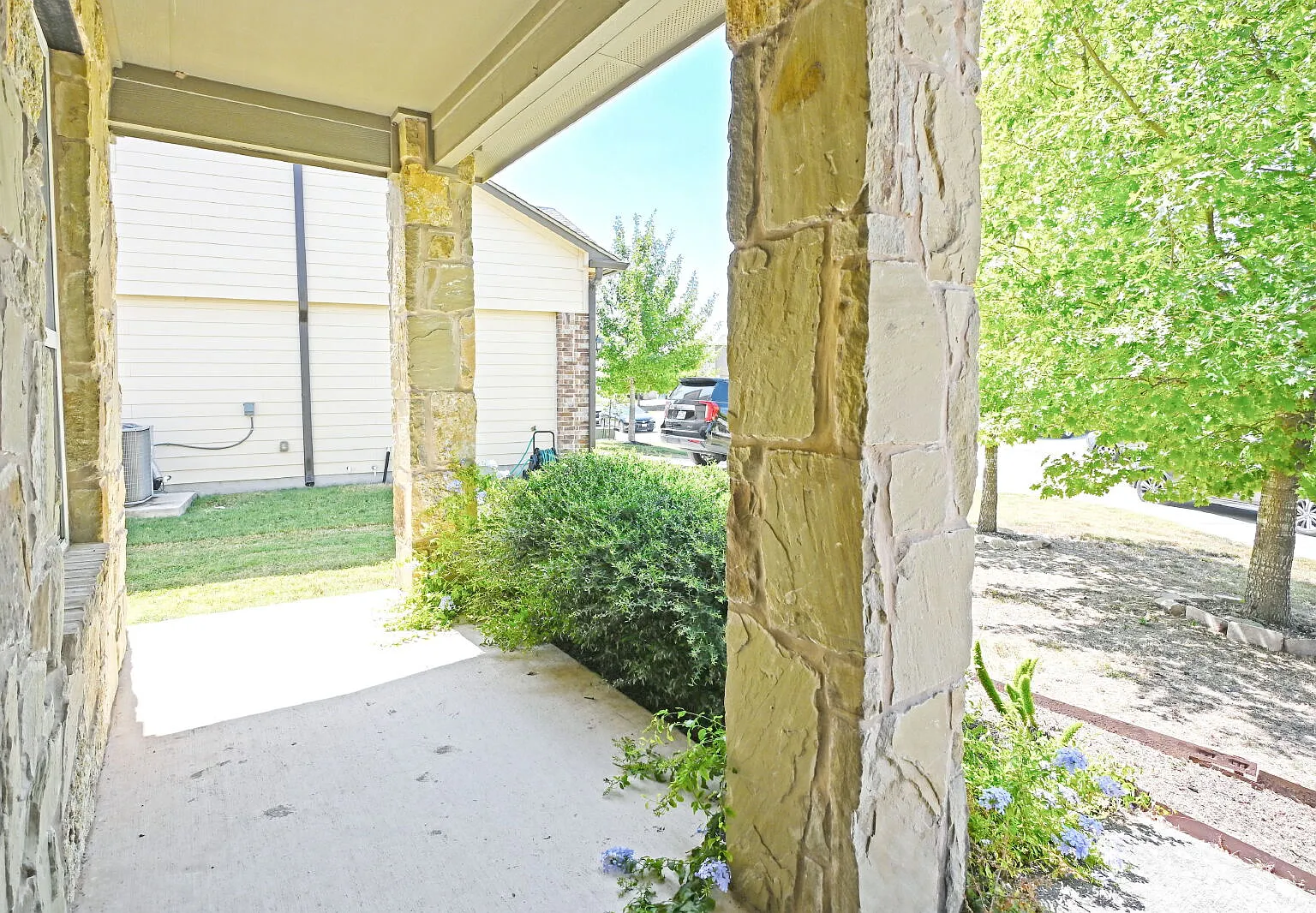 4 bed, 2.5 bath, 2212 sqft, $1,885 — Photo 4