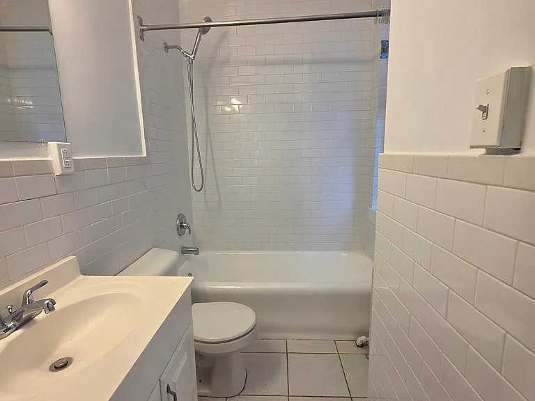1324 Locust St #412 — Photo 12