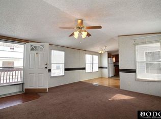 313 Whispering Pines Dr, Nickerson, NE 68044