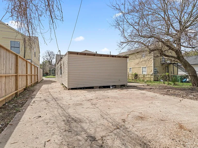2817 Winbern St — Photo 12