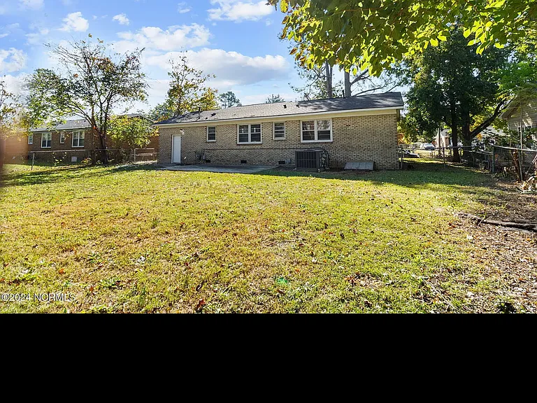 318 Bandera Dr — Photo 25