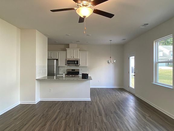 5th image of 303 Pinewood Dr #303