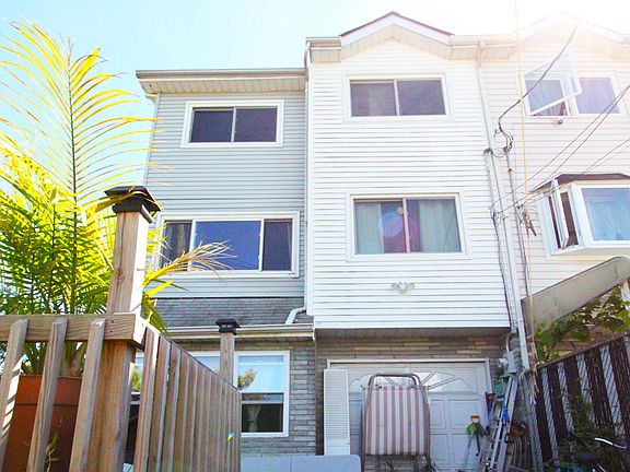 End unit, largest lot, most space