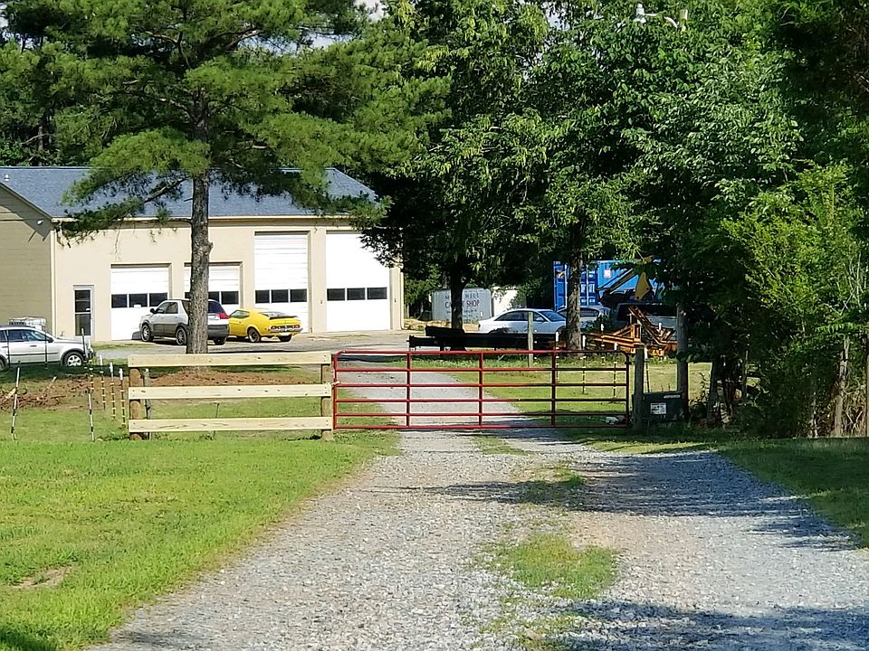2nd image of 811 Old Dutch Rd