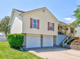 1305 SW 6th St, Oak Grove, MO 64075