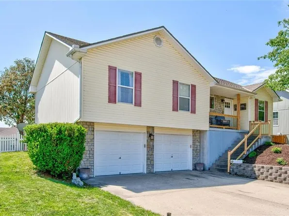 1305 SW 6th St, Oak Grove, MO 64075