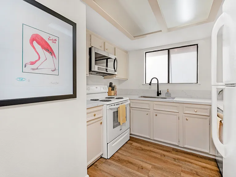 334 W Lexington Ave #103 — Photo 10