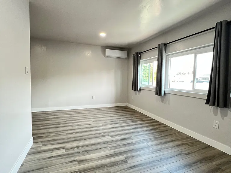 929 Georgia St #929 — Photo 5