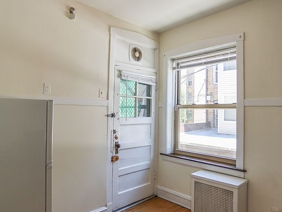 4th image of 7705 N Sheridan #2N