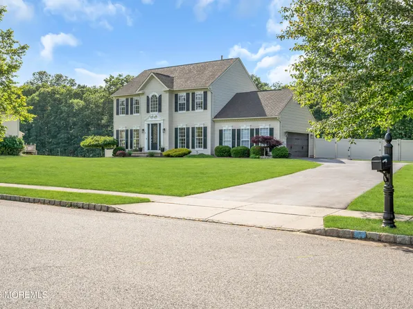 8 Reagan Drive, Jackson, NJ 08527