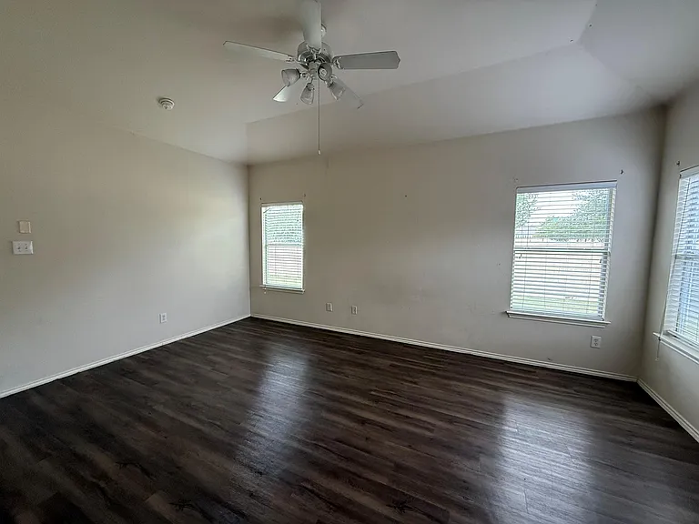 1514 Kothman Dr — Photo 12