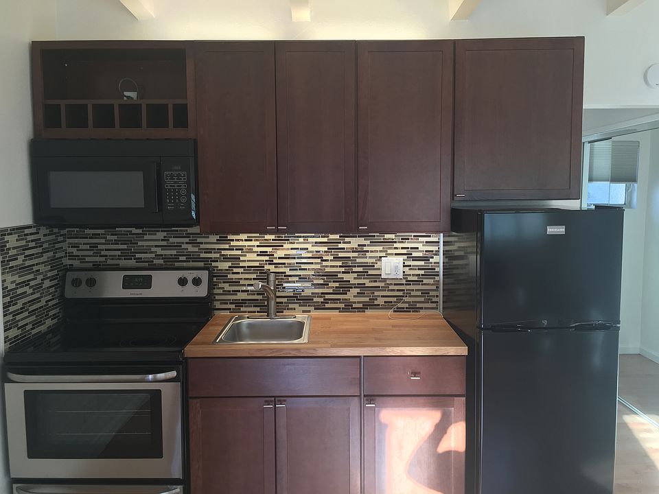 1st image of 1200 S Palm Canyon Dr APT 9