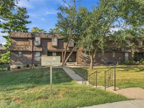 10258 Cedarbrooke Ln, Kansas City, MO 64131