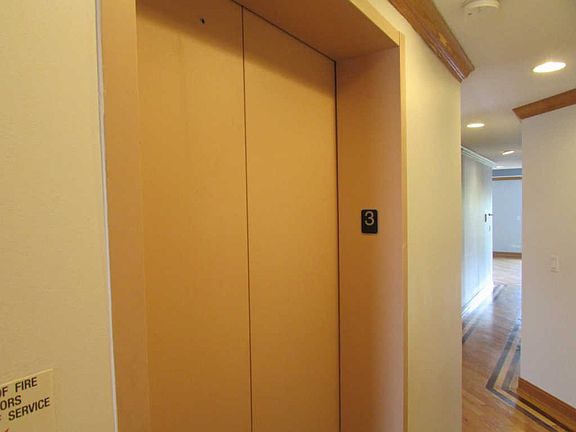 2nd image of 4014 N Western Ave Unit 3