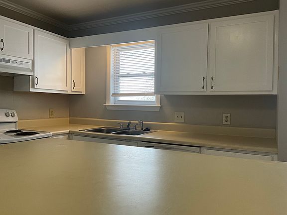 3rd image of 1330 Miracle Strip Pkwy SE APT 208