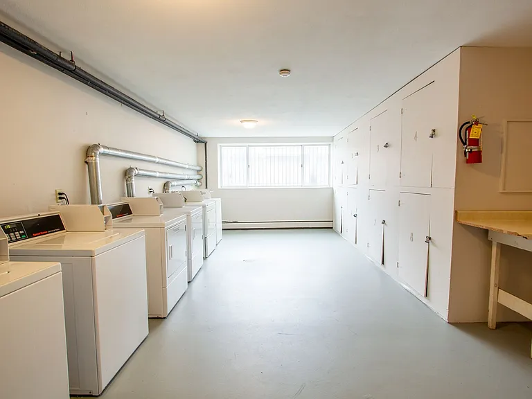 1776 St. Clair Ave — Photo 15