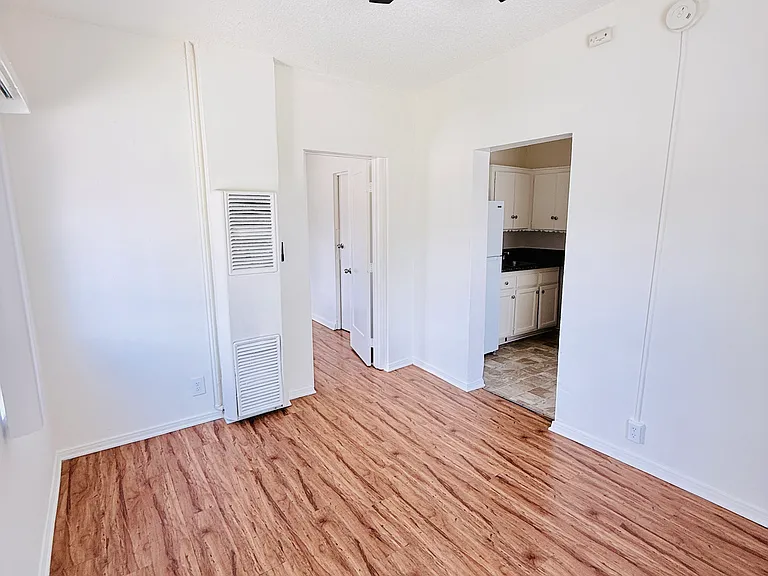 11118 Victory Blvd #1 — Photo 4