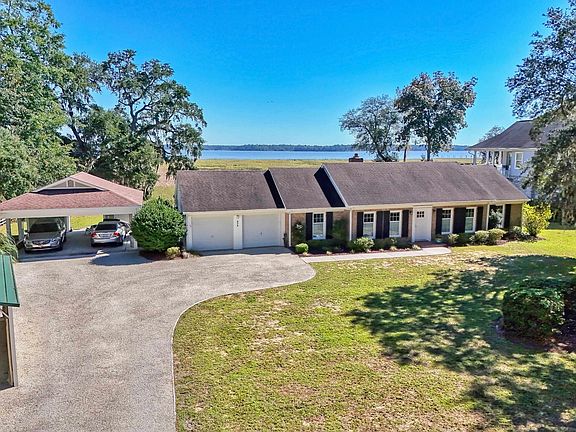 3rd image of 436 Golf Dr.