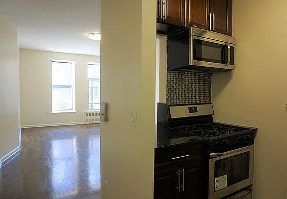 3rd image of 226 W 122nd St #1B