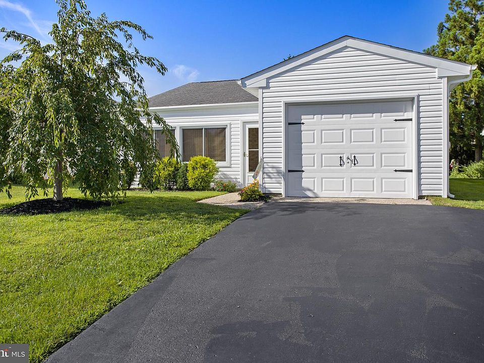1st image of 223 Huntington Dr