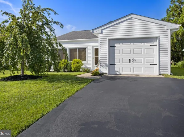 223 Huntington Dr, Southampton, NJ 08088