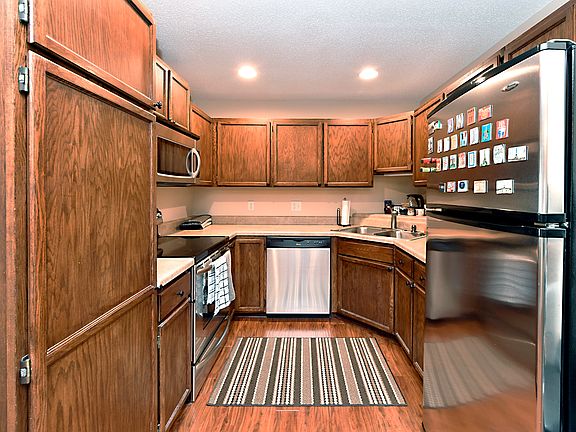 5th image of 400 Shelard Pkwy Unit 207