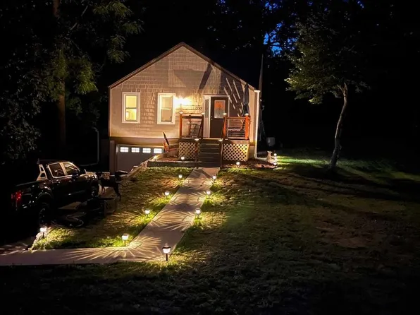 7724 S Oak Rd, Wonder Lake, IL 60097