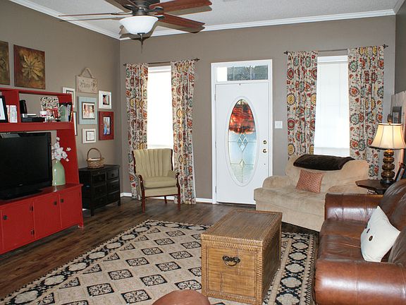 2nd image of 103 Aspen Cir