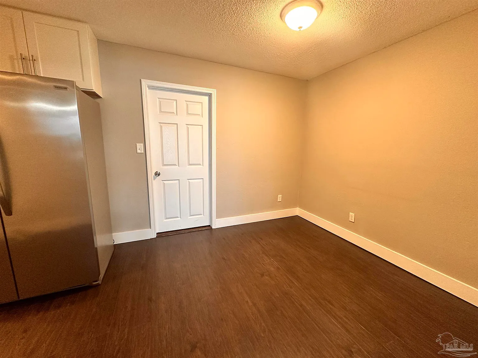 3 bed, 1.5 bath, 1100 sqft, $2,050 — Photo 4